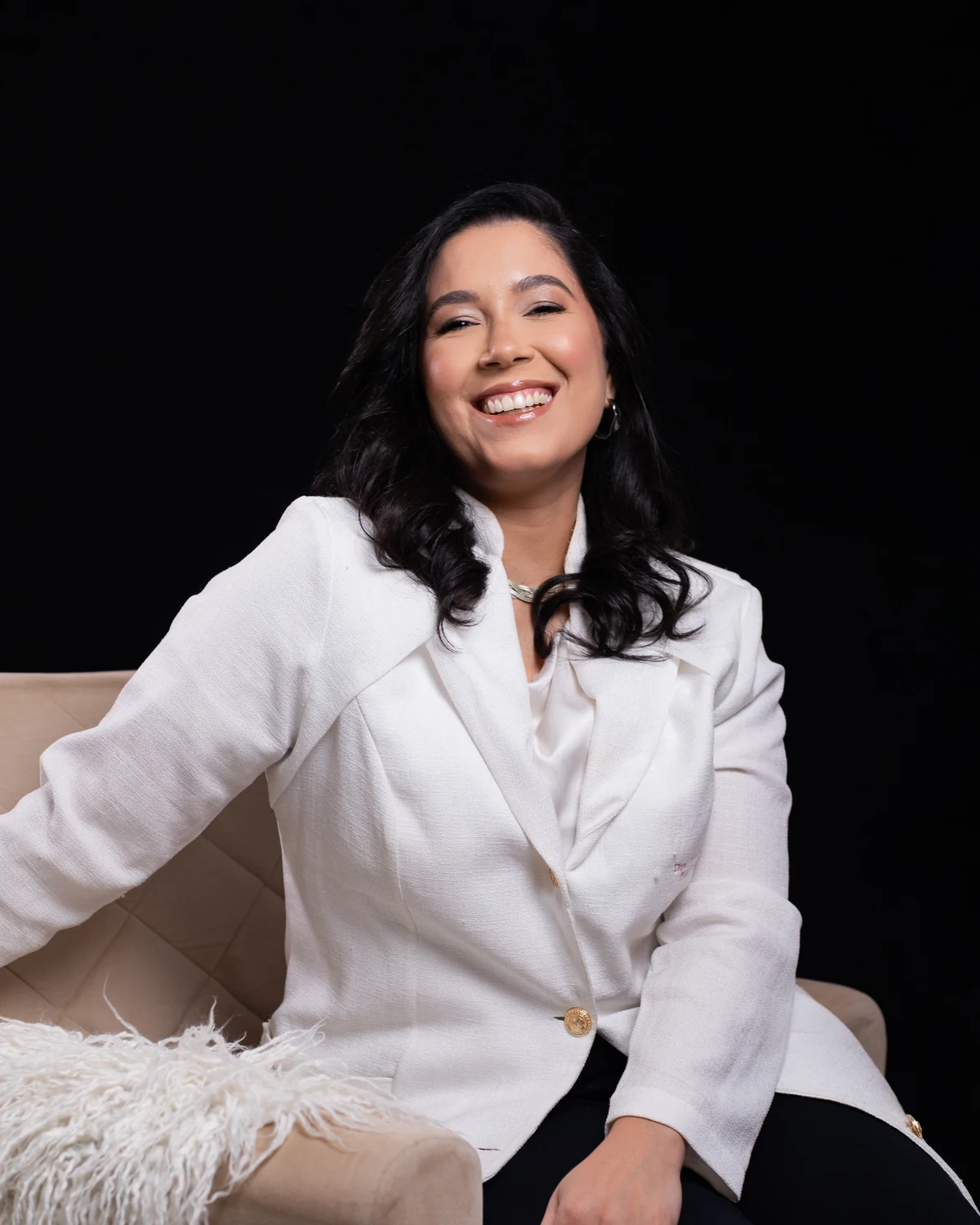 Dra. Michelle Dias em retrato elegante